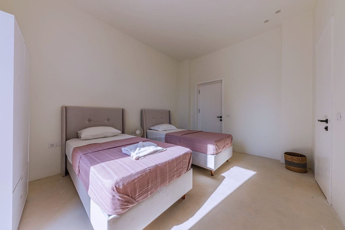Zimmer mit mehreren Einzelbetten